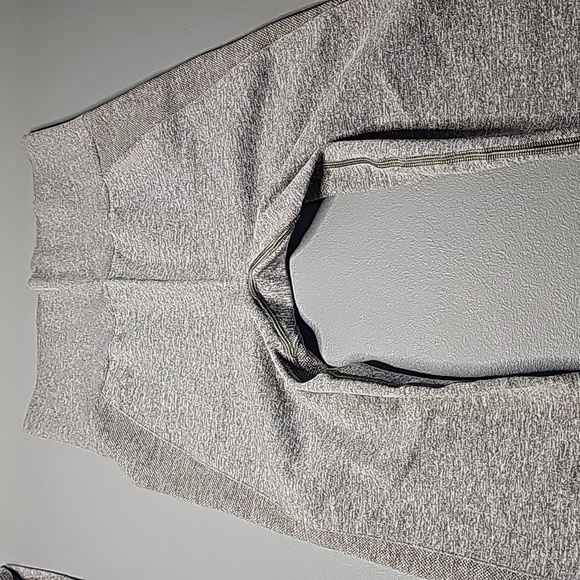 GYMSHARK small gray and pink matching set cropped long sleeve and leggings - Picture 5 of 7